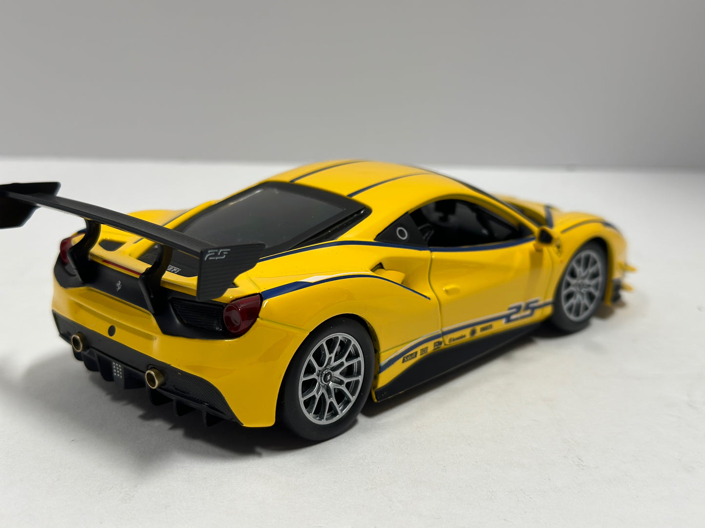 Bburago 1:24 2020 Ferrari 488 CHALLENGE RACING #25 Diecast Yellow