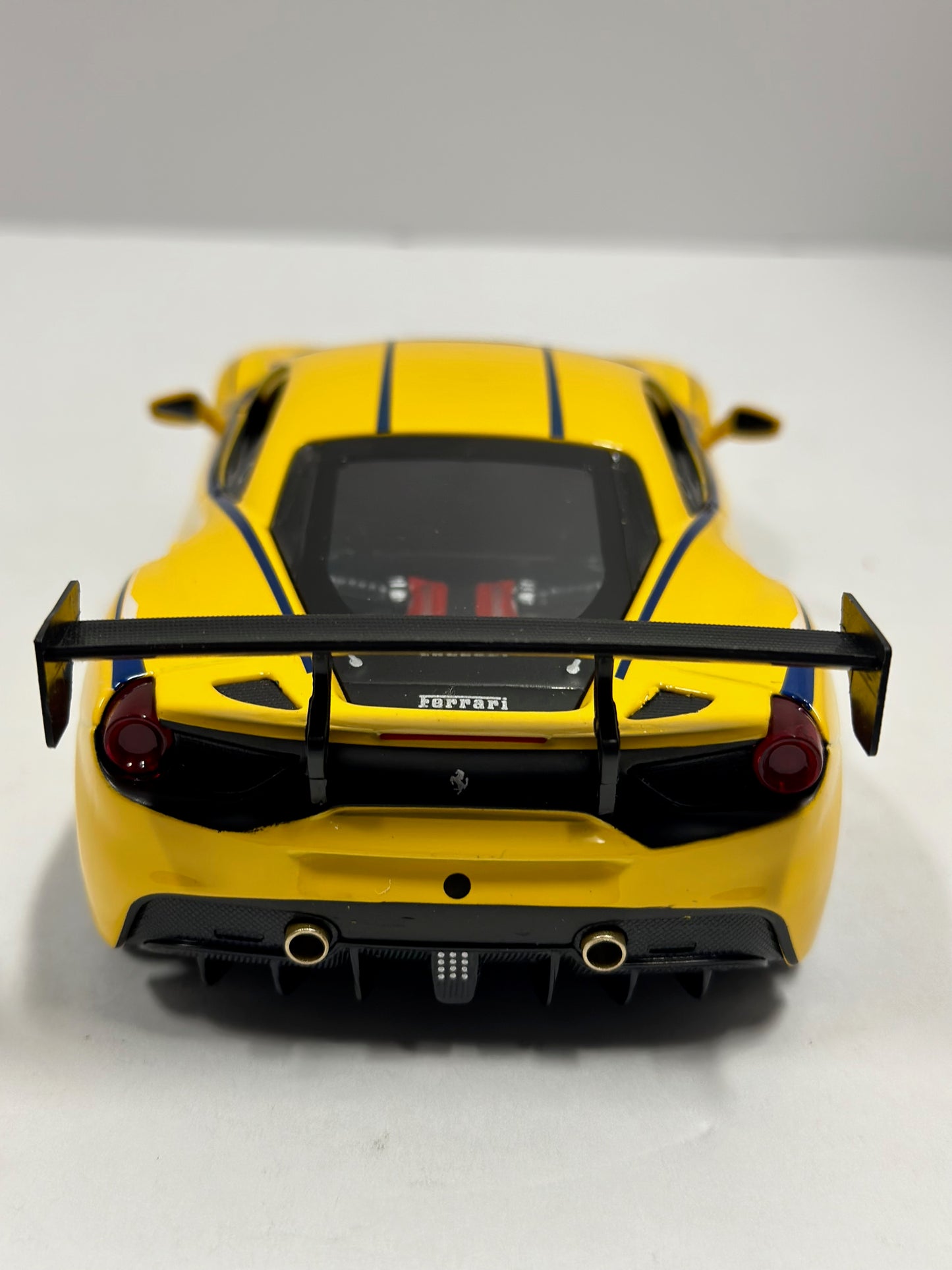 Bburago 1:24 2020 Ferrari 488 CHALLENGE RACING #25 Diecast Yellow