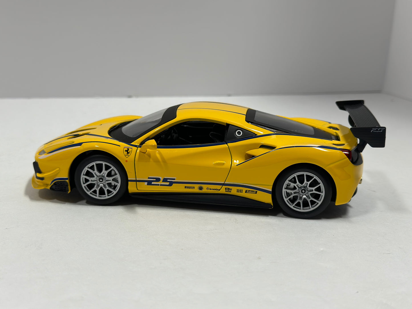 Bburago 1:24 2020 Ferrari 488 CHALLENGE RACING #25 Diecast Yellow