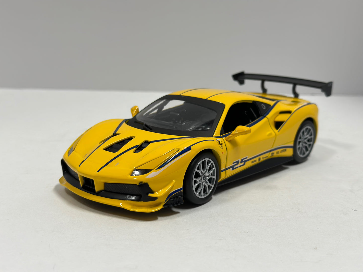 Bburago 1:24 2020 Ferrari 488 CHALLENGE RACING #25 Diecast Yellow