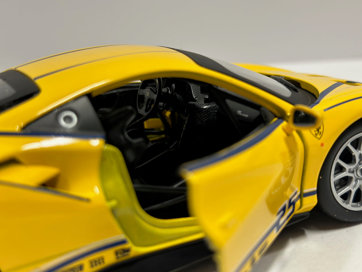 Bburago 1:24 2020 Ferrari 488 CHALLENGE RACING #25 Diecast Yellow