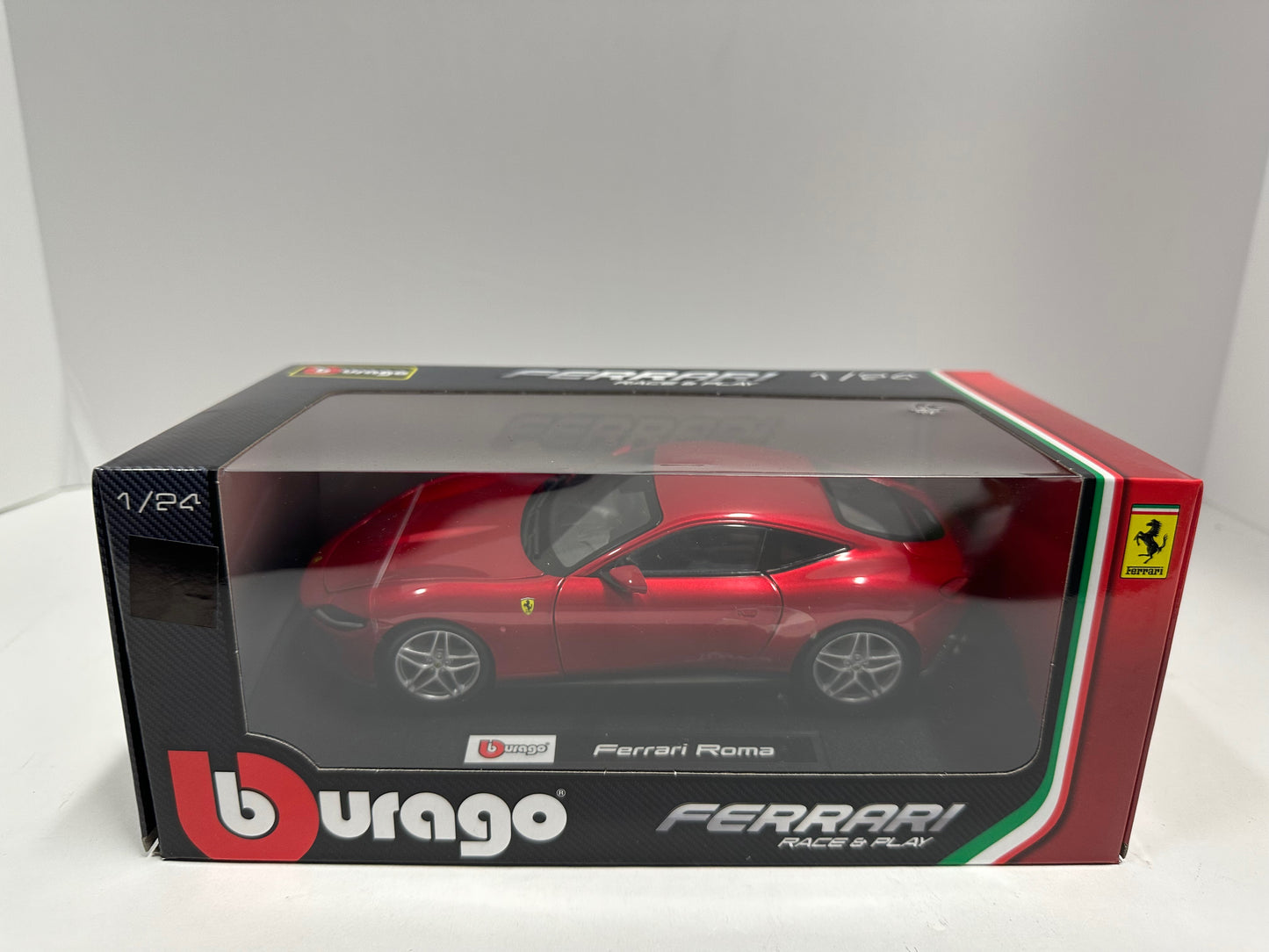 Bburago 1:24 2021 Ferrari Roma Diecast Metallic Red