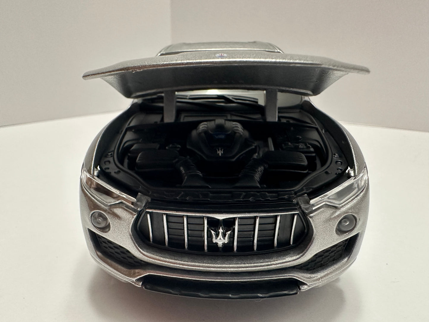 Bburago 1:24 2020 Maserati Levante Diecast Silver