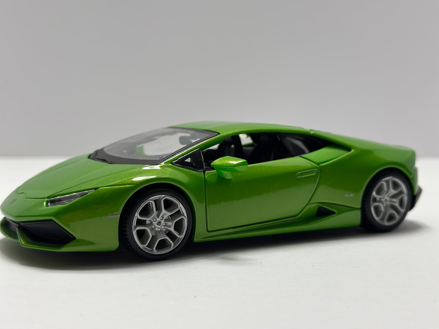 Maisto 1:24 2014 Lamborghini Huracan Green LP 610-4 Diecast Green