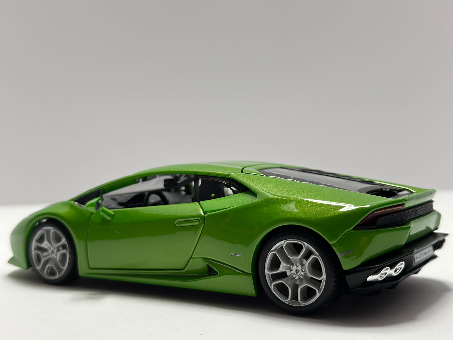 Maisto 1:24 2014 Lamborghini Huracan Green LP 610-4 Diecast Green