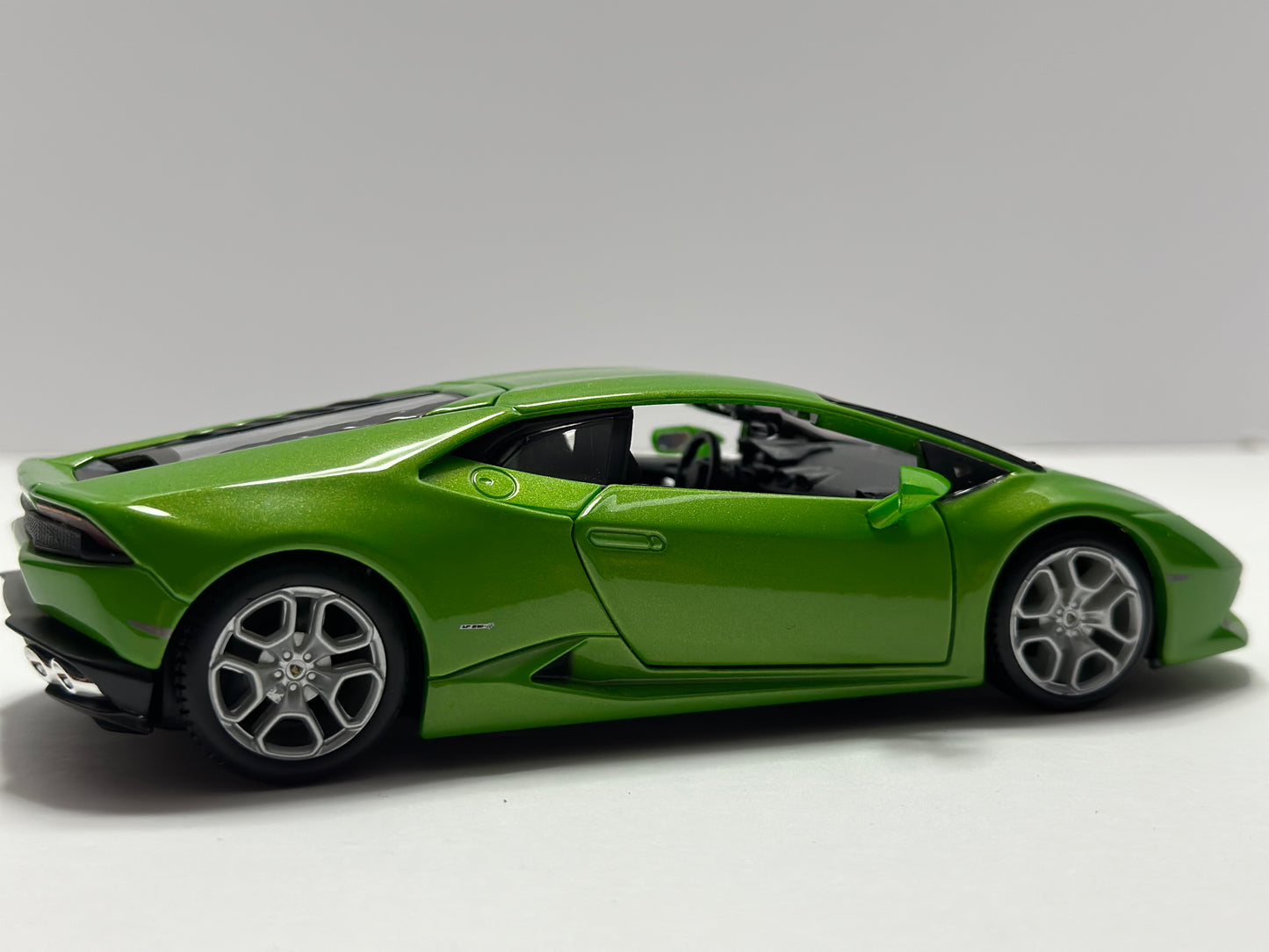 Maisto 1:24 2014 Lamborghini Huracan Green LP 610-4 Diecast Green