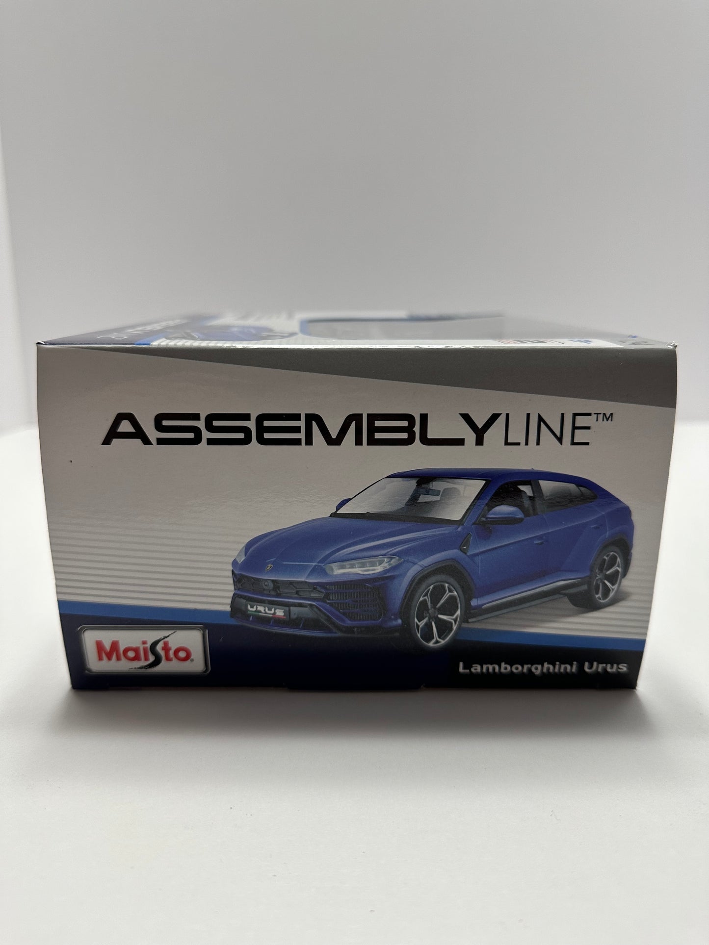 Maisto 1:24 Assembly Line Lamborghini Urus Diecast Blue