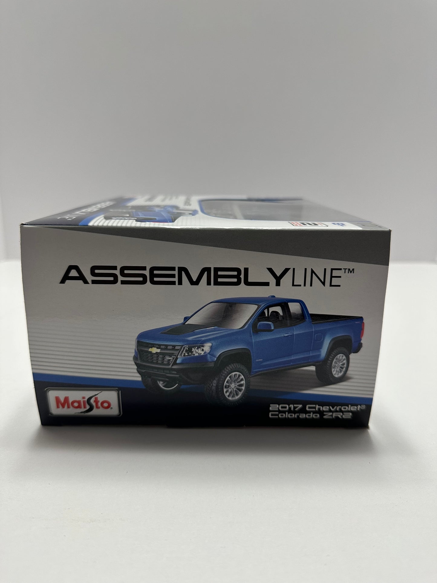 Maisto 1:27 Assembly Line Chevrolet Colorado ZR2 Diecase Blue