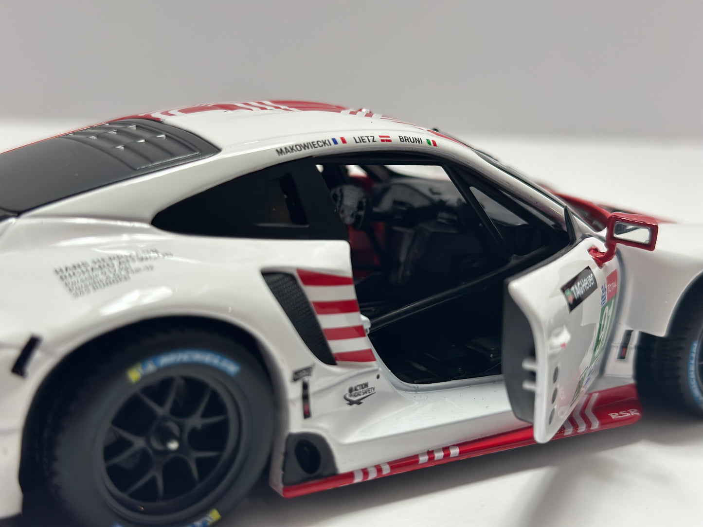 Bburago 1:24 Porsche 911 RSR #91 24h Of LE MANS 2020