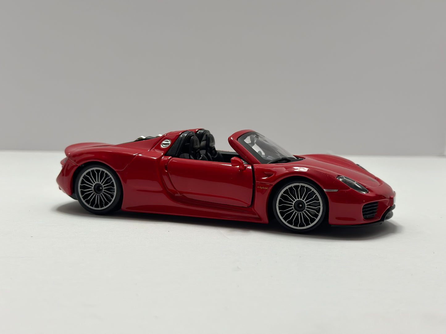 Bburago 1:24  Porsche 918 Spyder Diecast Red