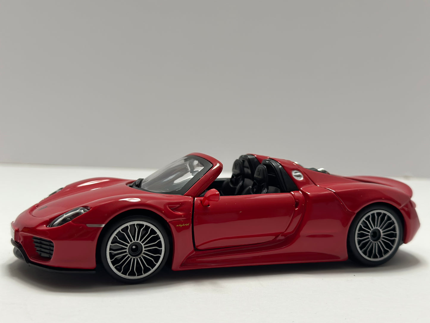 Bburago 1:24  Porsche 918 Spyder Diecast Red