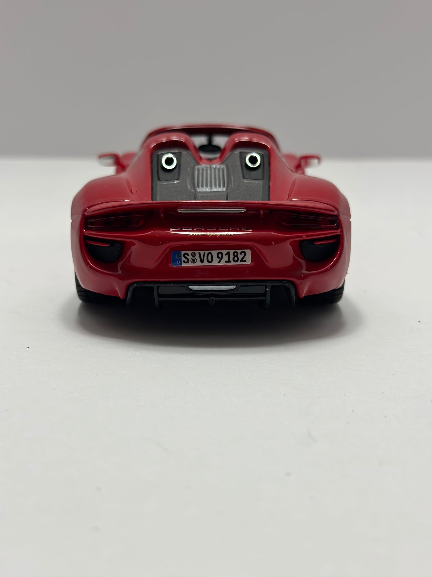 Bburago 1:24  Porsche 918 Spyder Diecast Red