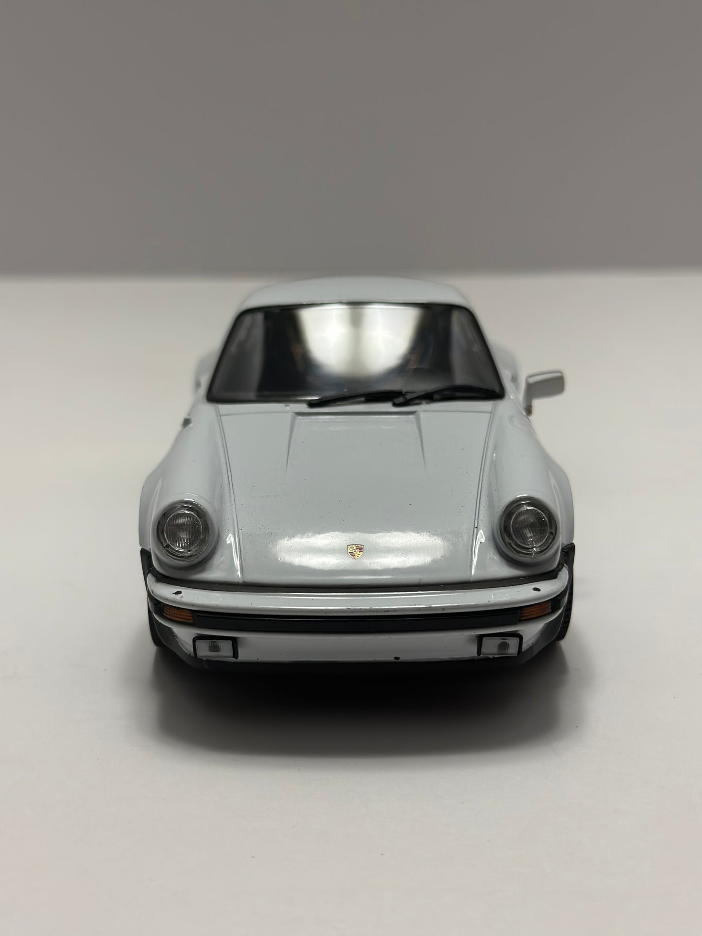 WELLY 1:24 PORSCHE 911 TURBO 3.0 1974 CLASSIC Diecast White