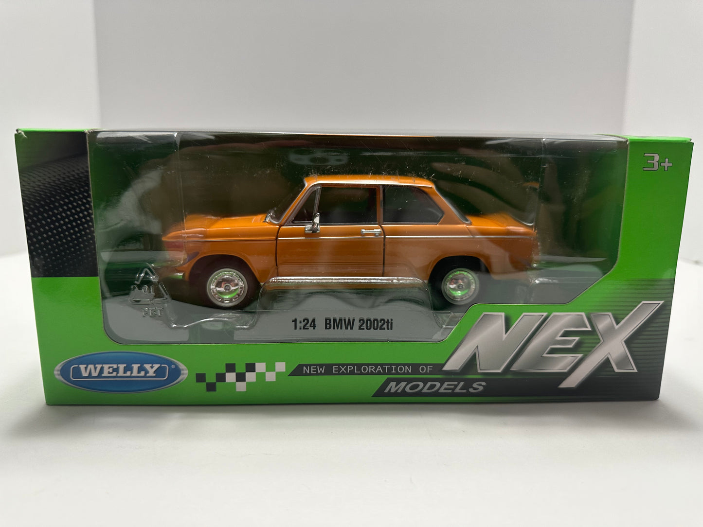 Welly 1:24 1977 BMW 2002TI Orange Diecast