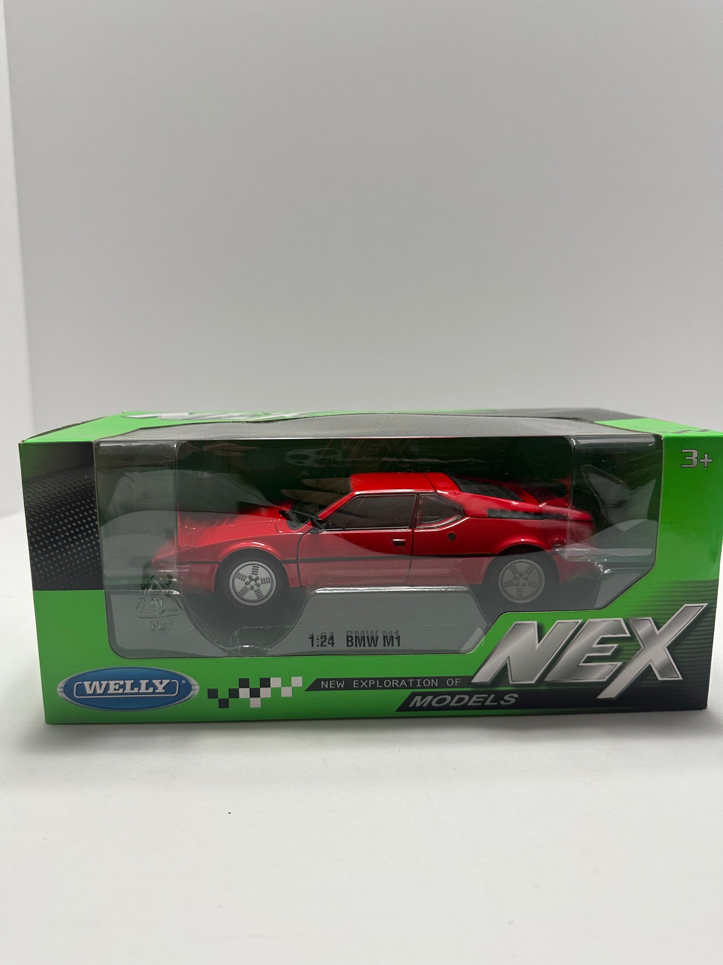 Welly 1:24 1978 BMW M1 Diecast Model Car Red