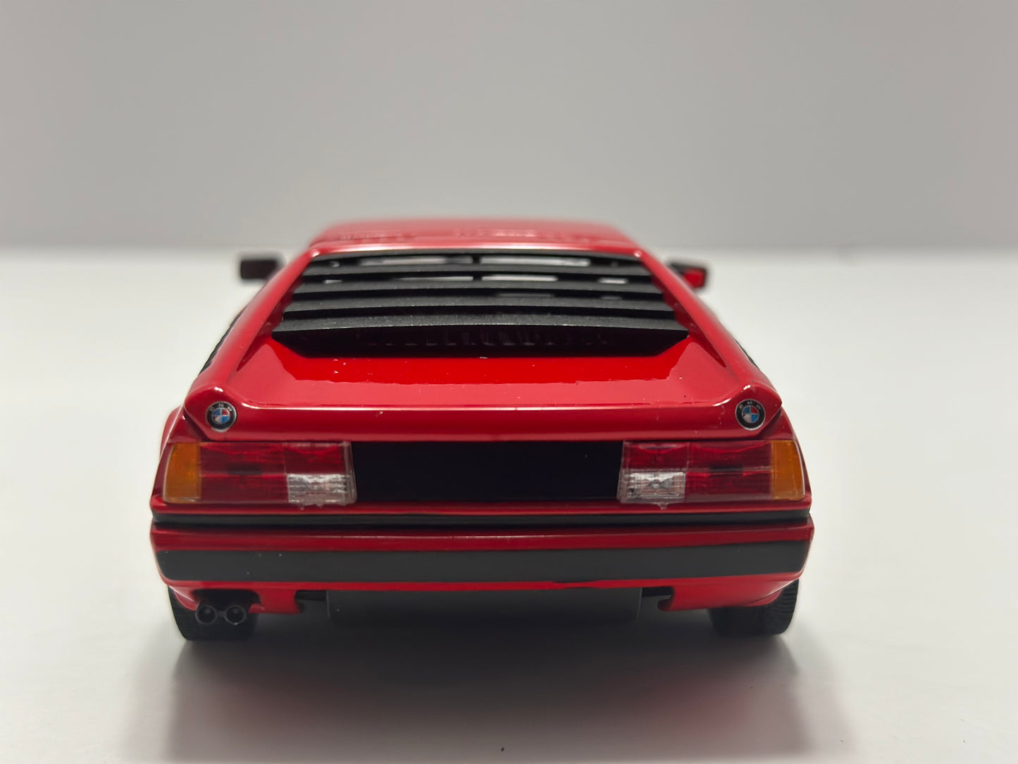 Welly 1:24 1978 BMW M1 Diecast Model Car Red