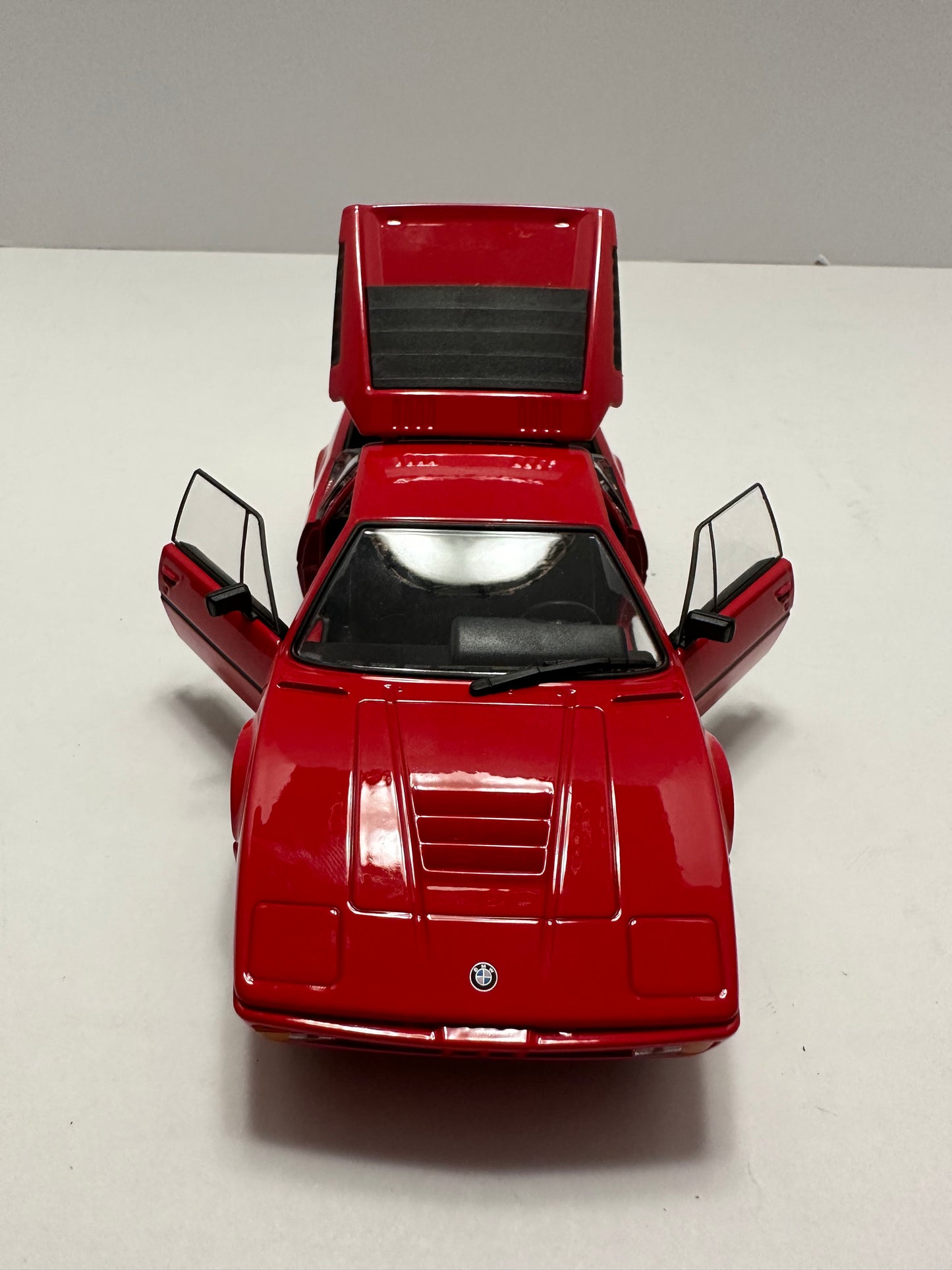 Welly 1:24 1978 BMW M1 Diecast Model Car Red