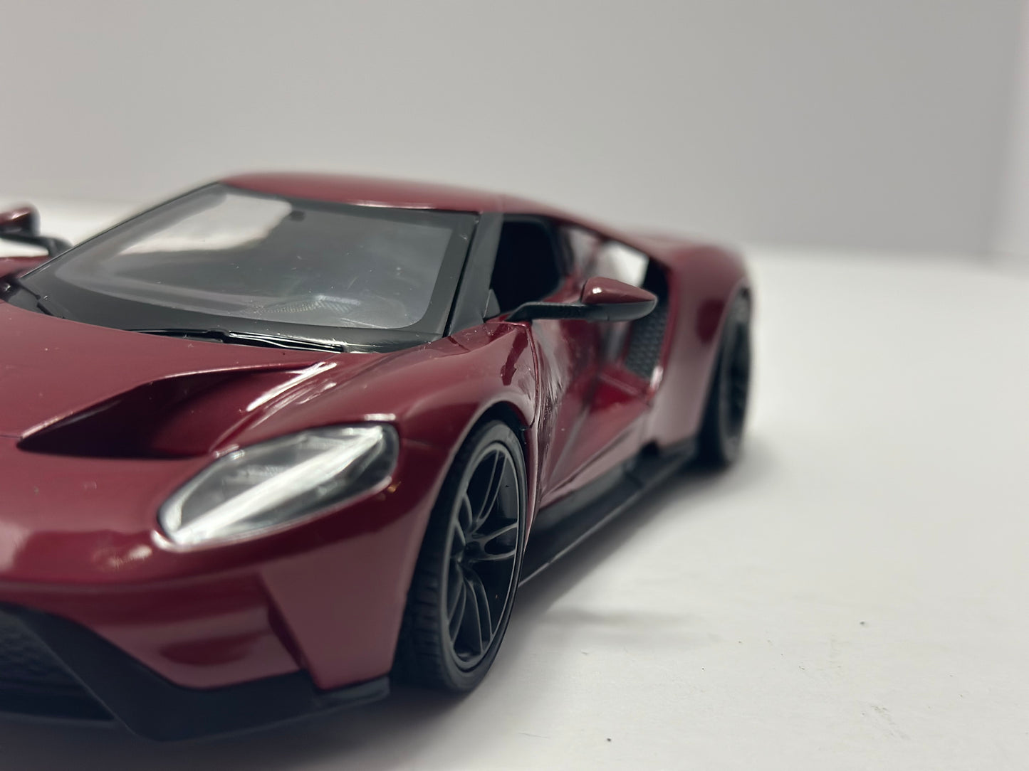 Welly 1:24 2017 Ford GT Diecast Burgundy