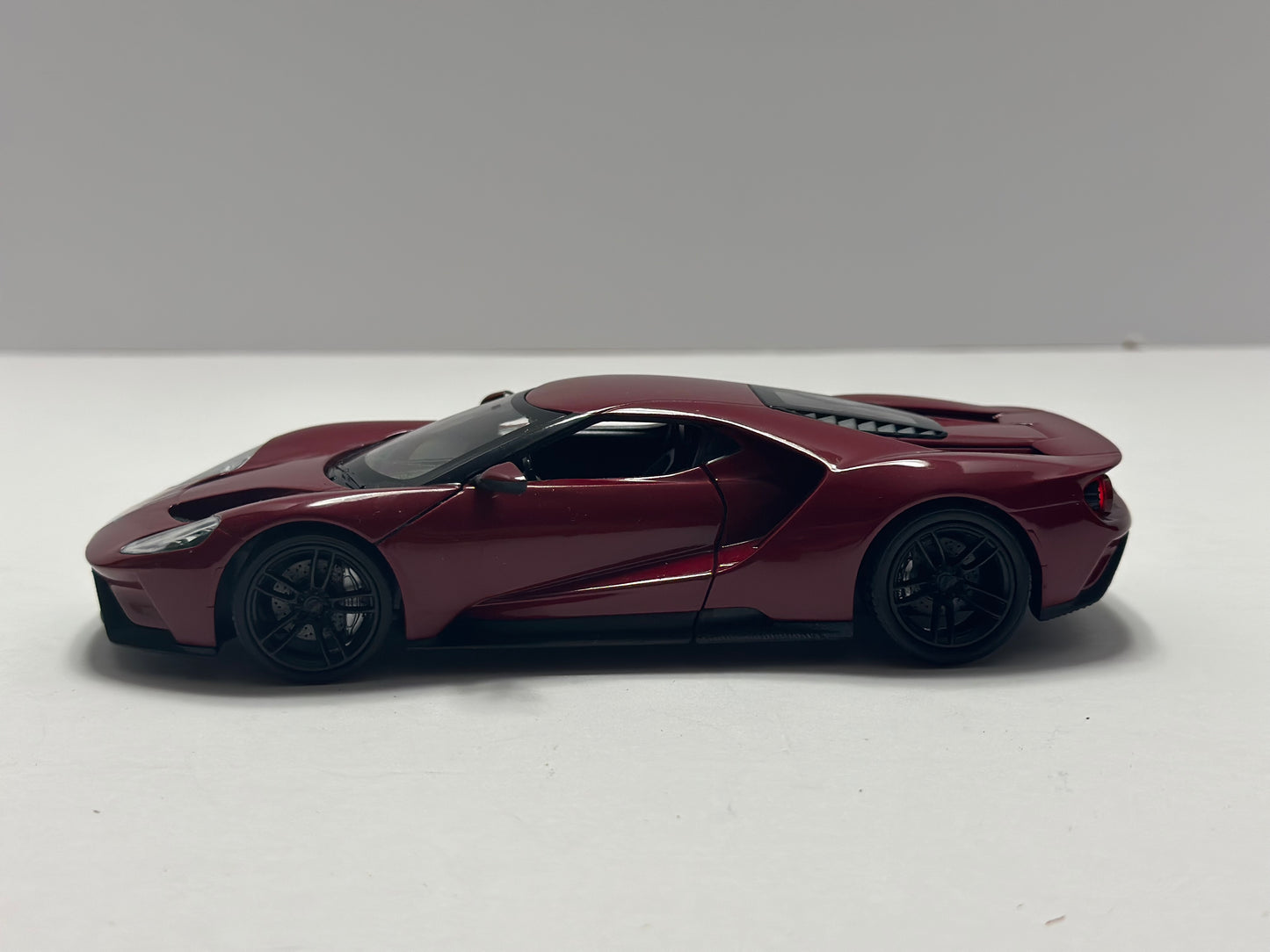 Welly 1:24 2017 Ford GT Diecast Burgundy