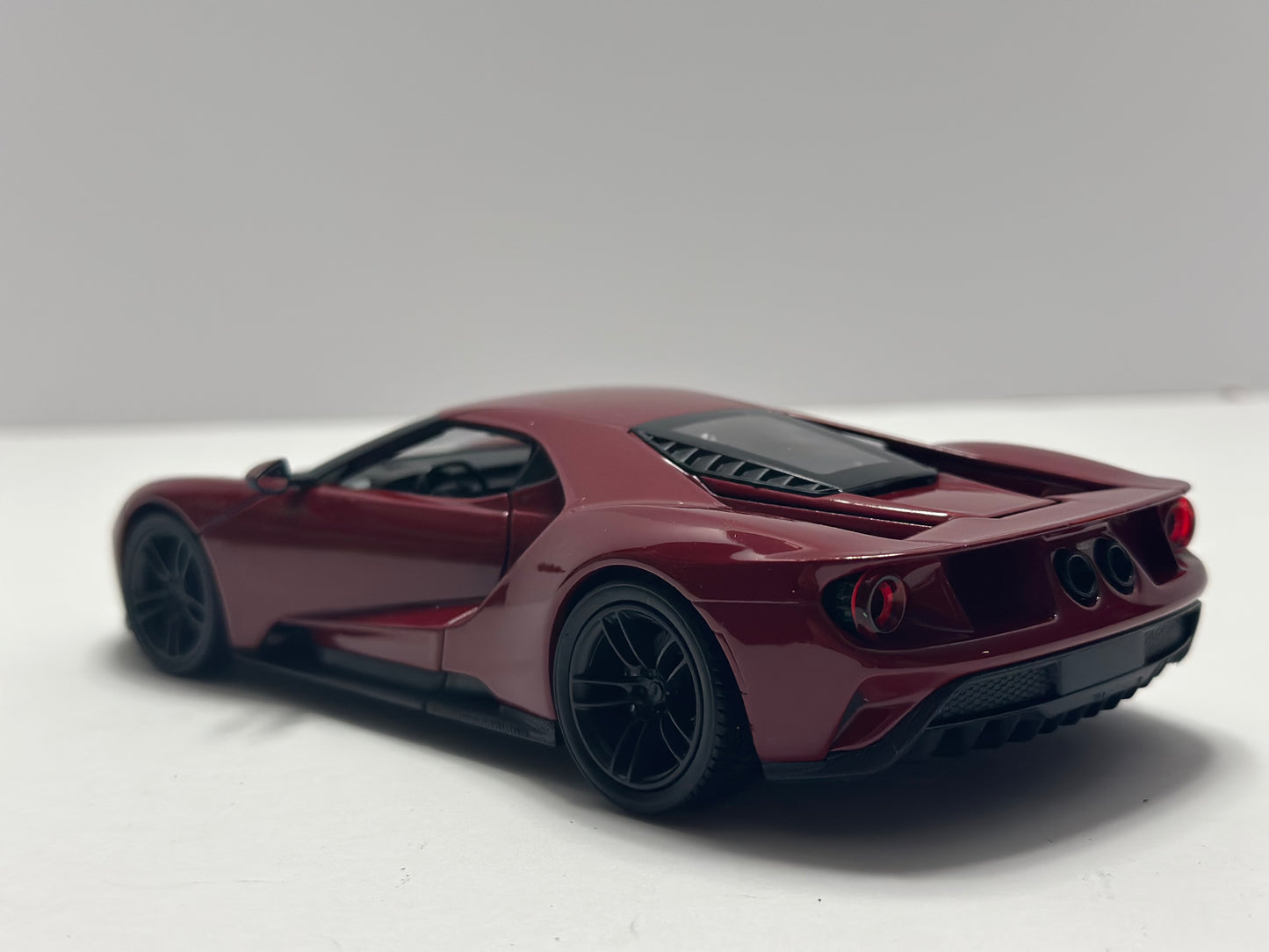 Welly 1:24 2017 Ford GT Diecast Burgundy