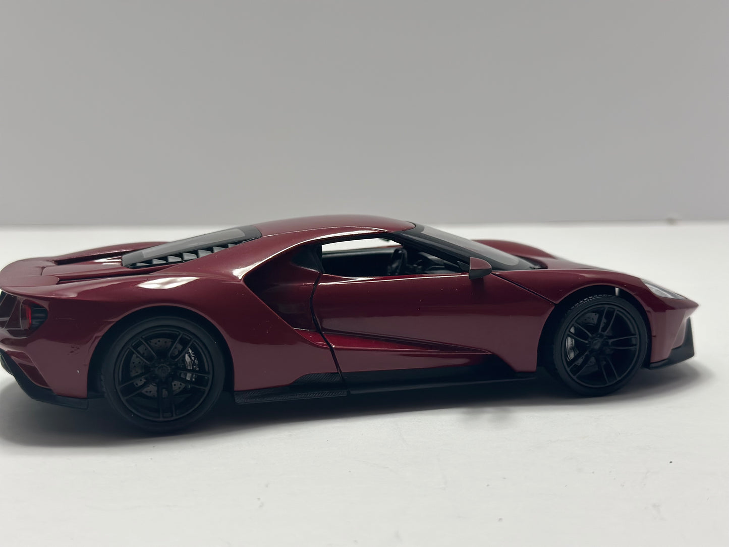 Welly 1:24 2017 Ford GT Diecast Burgundy