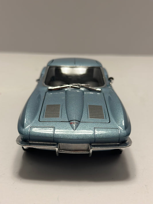 Welly 1:24 1963 Chevrolet Corvette C2 Diecast