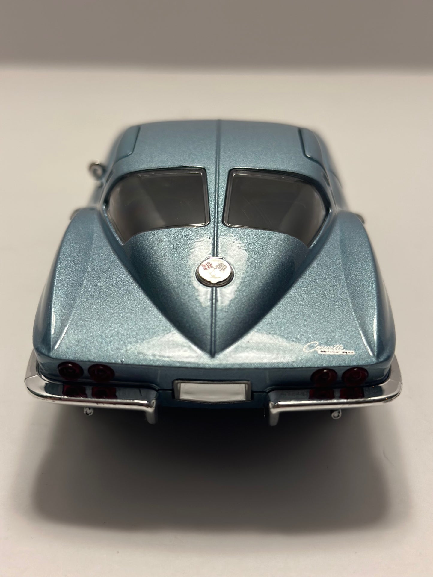 Welly 1:24 1963 Chevrolet Corvette C2 Diecast