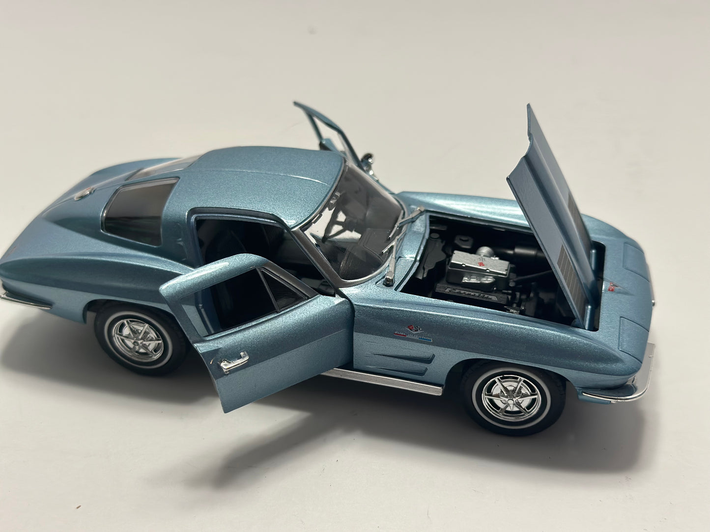 Welly 1:24 1963 Chevrolet Corvette C2 Diecast