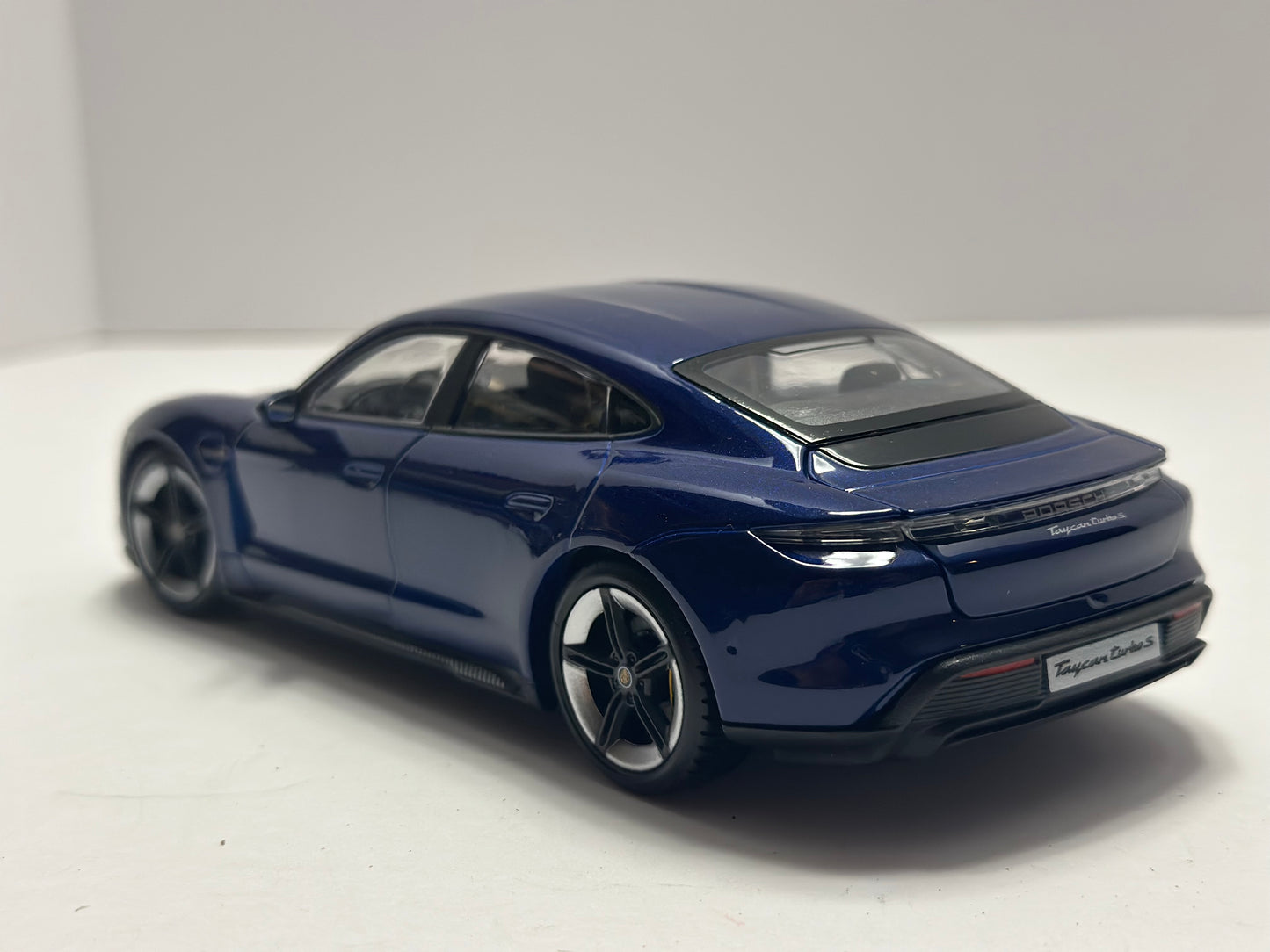 Bburago Porsche Taycan Turbo S Blue 1:24 Diecast