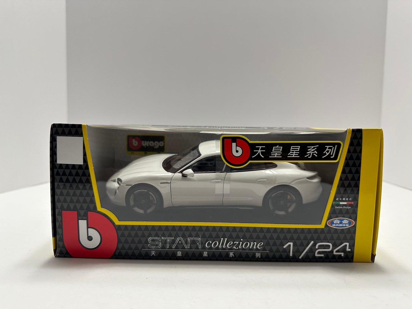 Bburago Porsche Taycan Turbo S white 1:24 Diecast