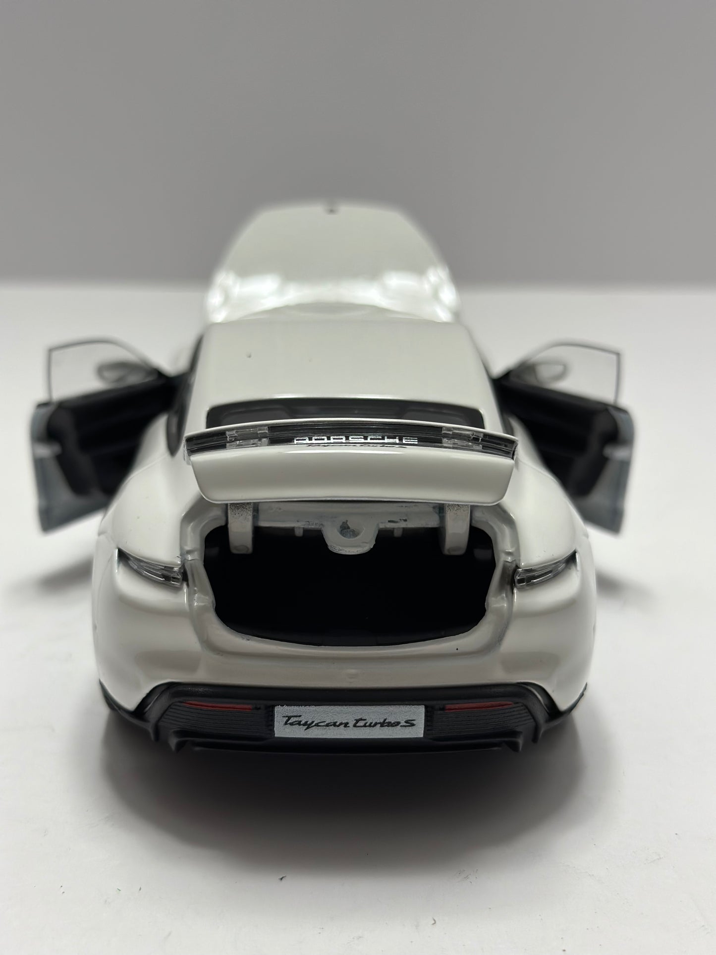 Bburago Porsche Taycan Turbo S white 1:24 Diecast