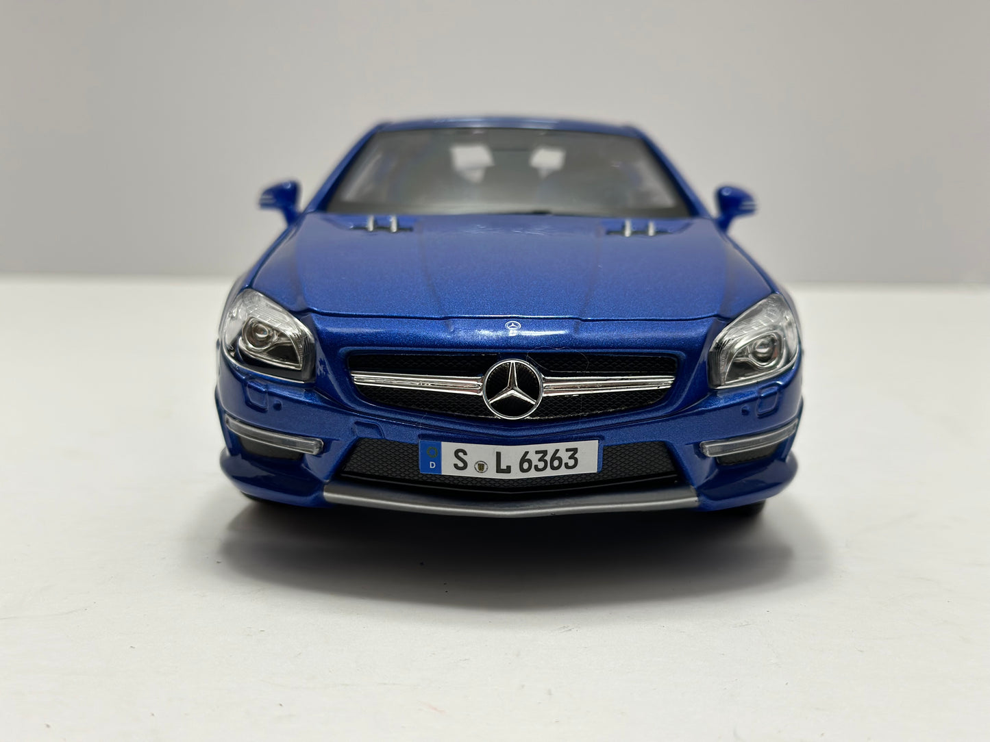 Maisto 1:18 2012 Mercedes-Benz SL63 AMG Diecast