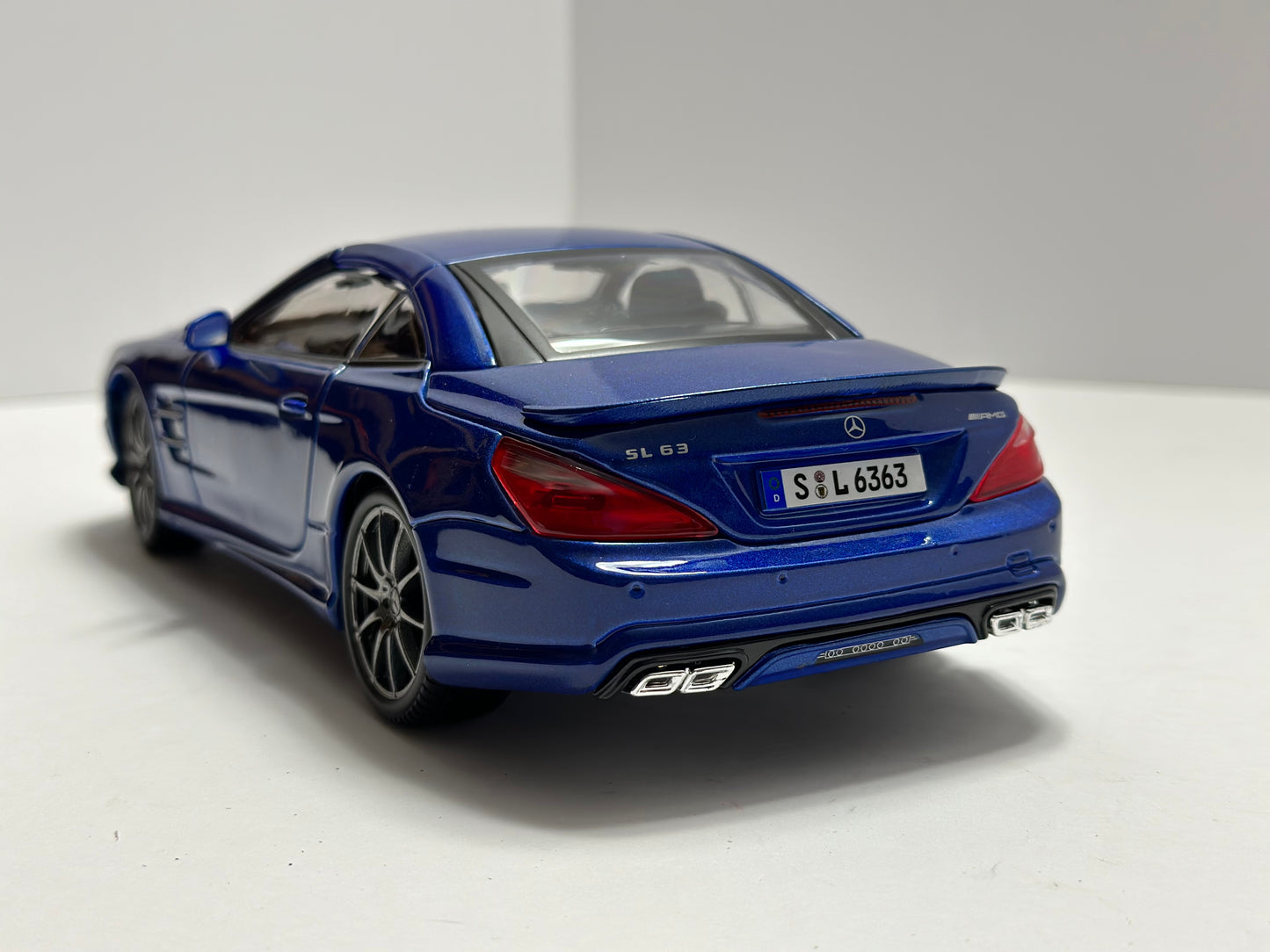 Maisto 1:18 2012 Mercedes-Benz SL63 AMG Diecast