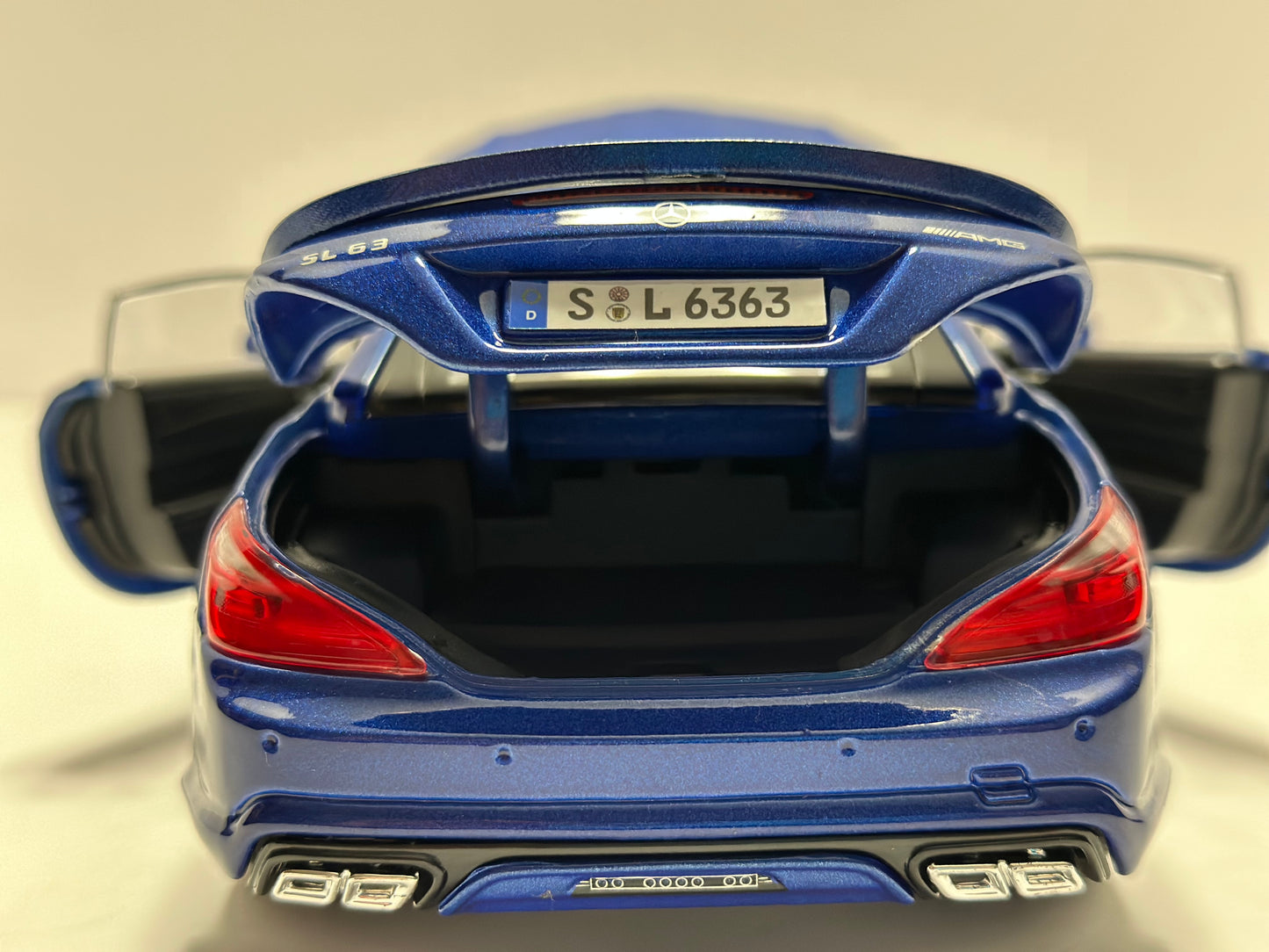 Maisto 1:18 2012 Mercedes-Benz SL63 AMG Diecast