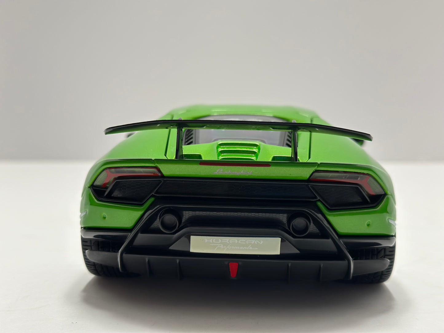 MAISTO 1:18 LAMBORGHINI HURACAN PERFORMANTE Diecast Green