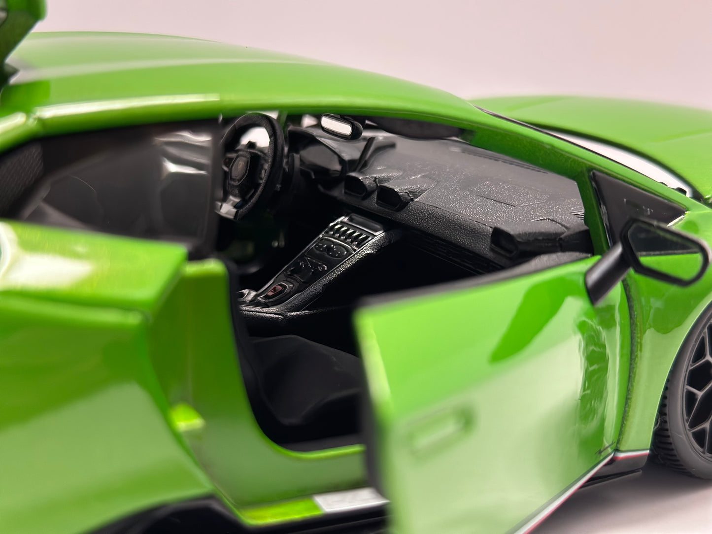 MAISTO 1:18 LAMBORGHINI HURACAN PERFORMANTE Diecast Green