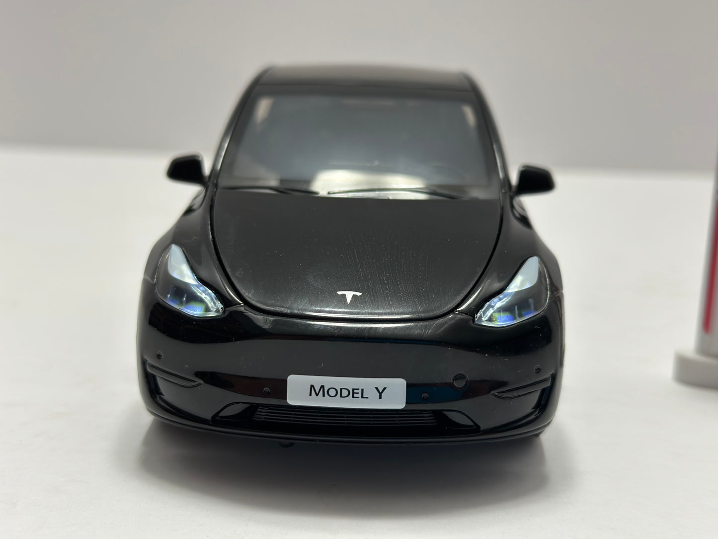 1:24 Tesla Model Y diecast with Headlight & Taillight LEDS Black