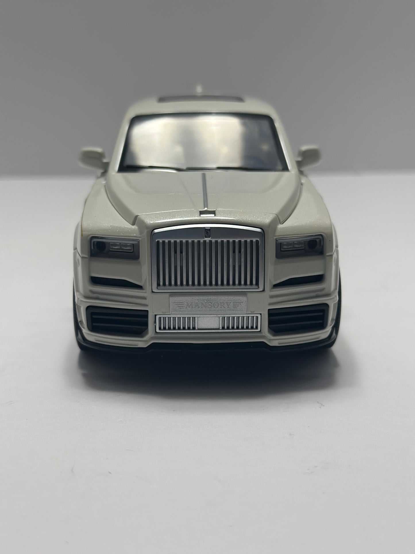 1:24 rolls royce cullinan mansory Diecast with LED HEADLIGHT AND TAILLIGHT WHITE