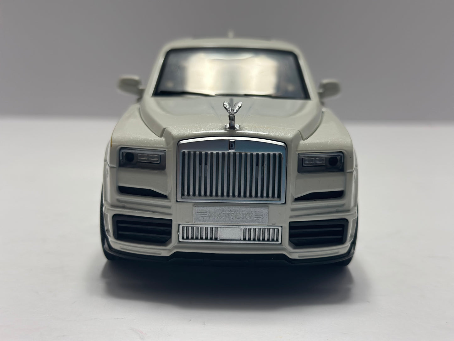 1:24 rolls royce cullinan mansory Diecast with LED HEADLIGHT AND TAILLIGHT WHITE