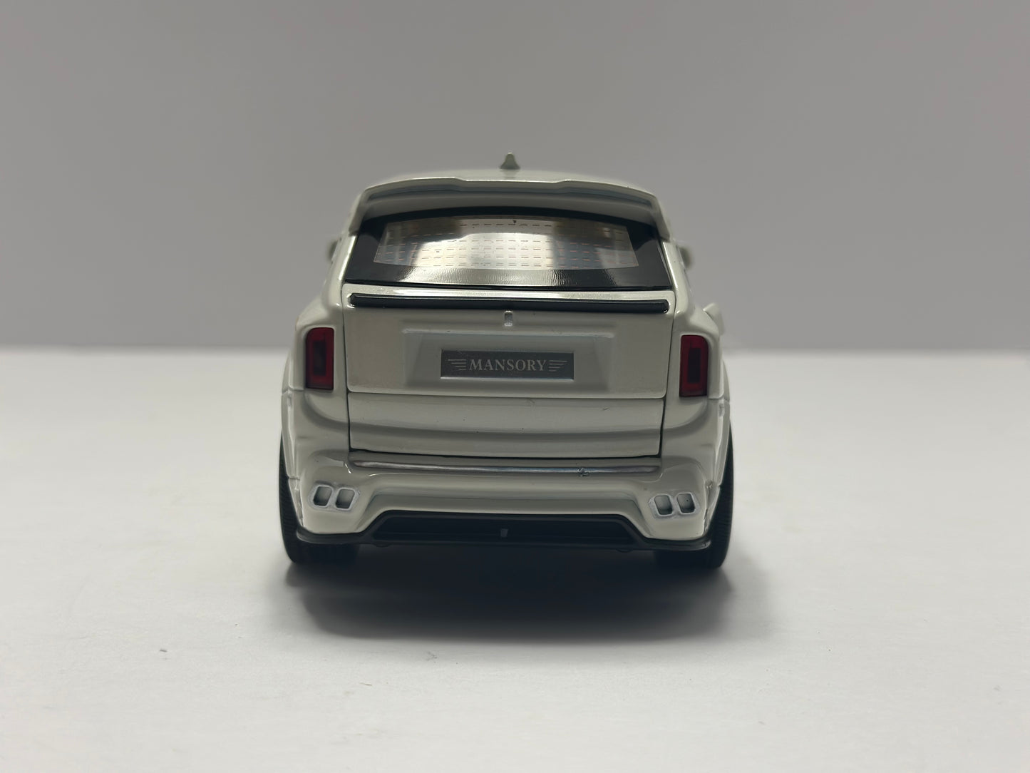 1:24 rolls royce cullinan mansory Diecast with LED HEADLIGHT AND TAILLIGHT WHITE