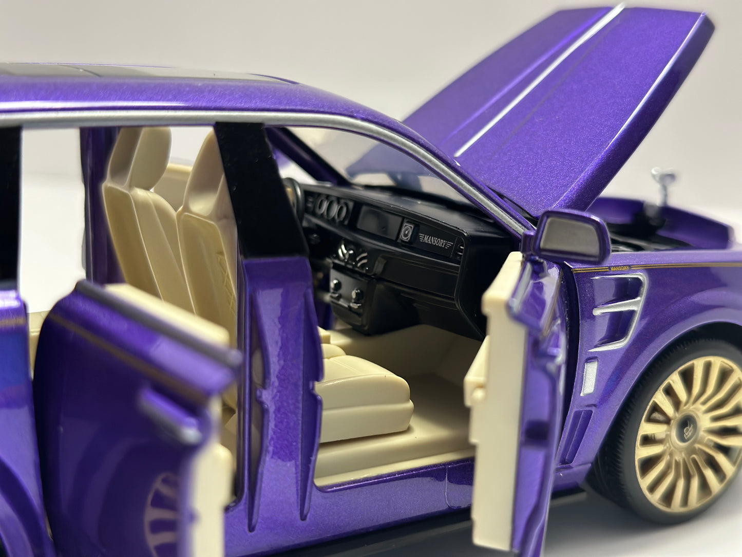 1:24 Rolls-Royce Cullinan Mansory Diecast LED HEADLIGHT & TAILLIGHT Purple Diecast