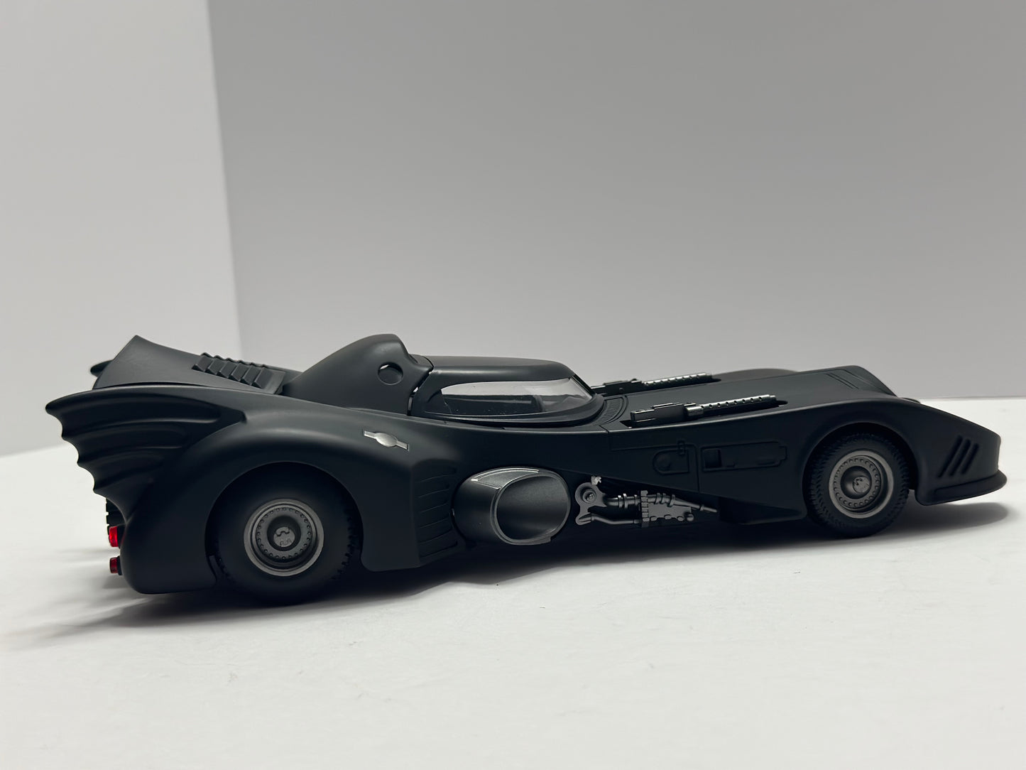 Batmobile 1:18 Diecast 1989 with light & sound. Model Car BATMAN