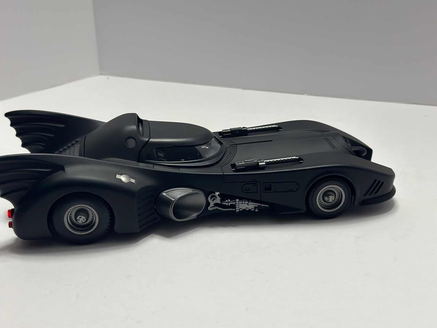 Batmobile 1:18 Diecast 1989 with light & sound. Model Car BATMAN