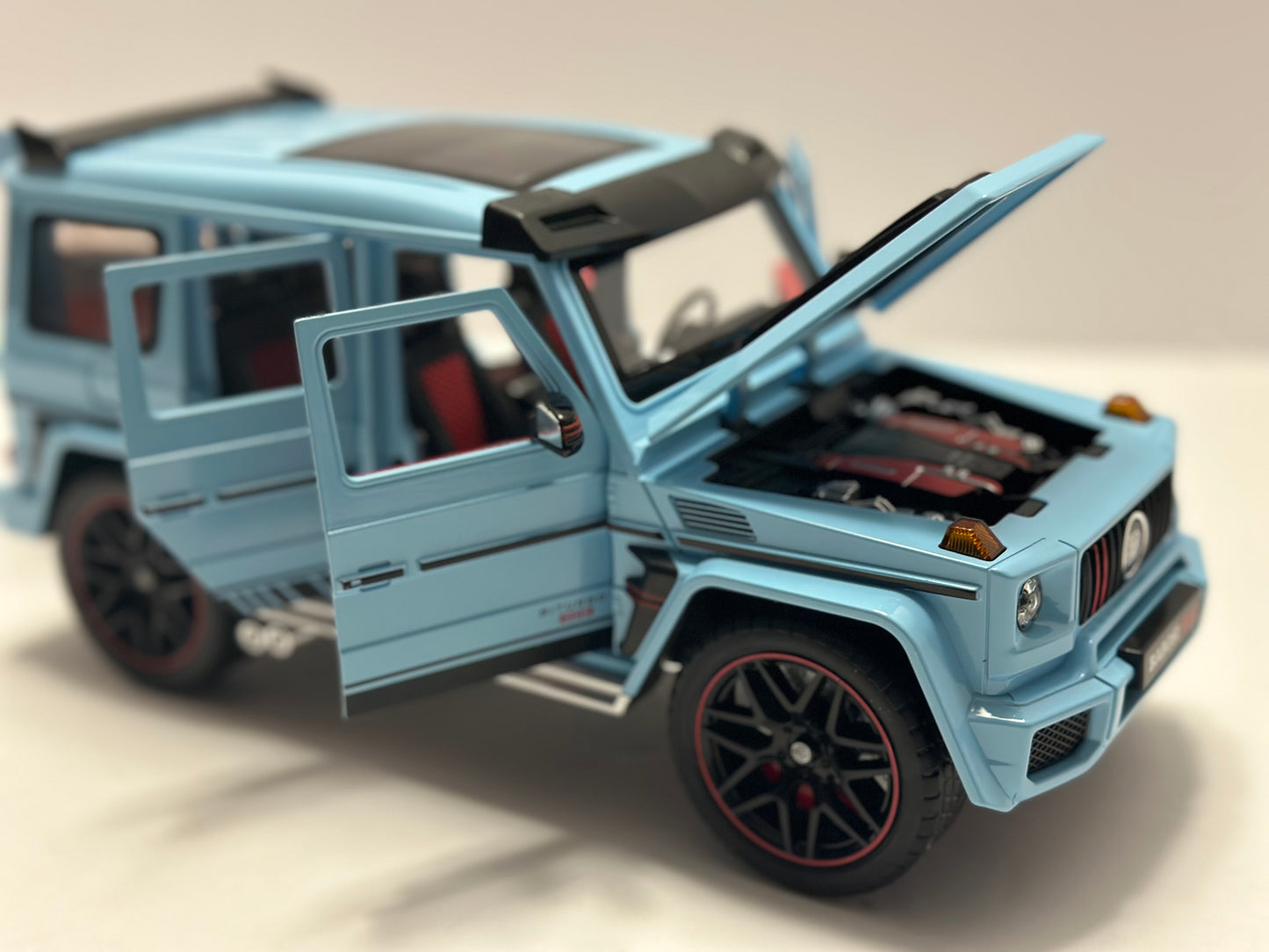 Mercedes-Benz G Wagon G-CLASS 1:18 G700 SUV Metal Diecast Alloy Toys Cars Toy led Blue