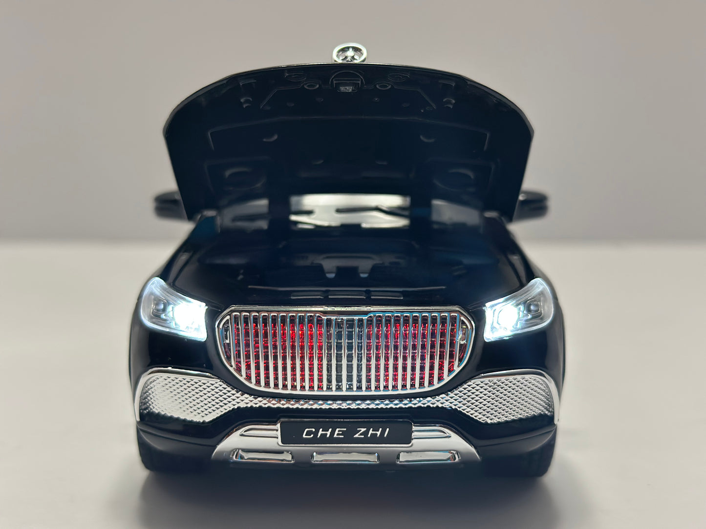 1:24 Maybach GLS-Class GLS600 Diecast With Led Headlight & Taillight