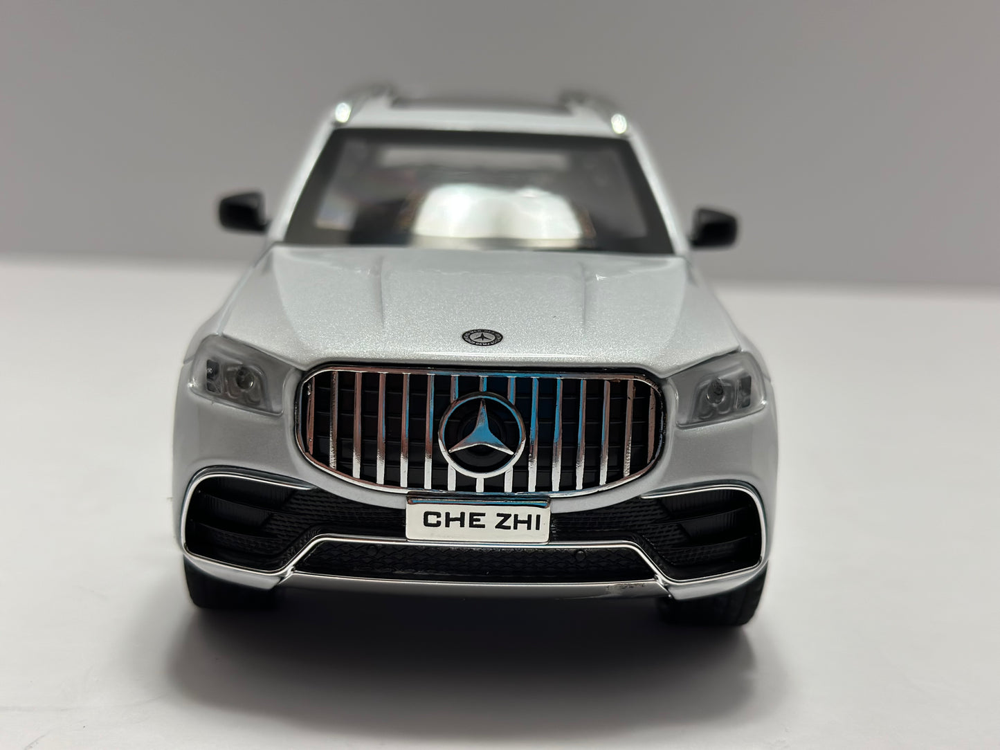 1:24 Mercedes-Benz GLS63 AMG DIECAST with led headlight and taillight White