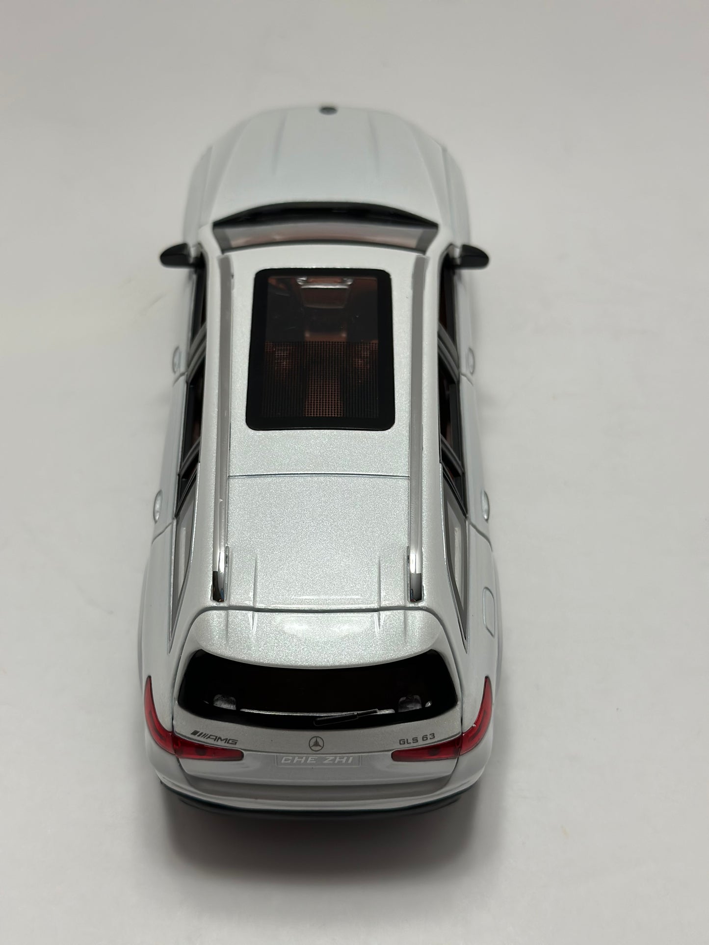 1:24 Mercedes-Benz GLS63 AMG DIECAST with led headlight and taillight White