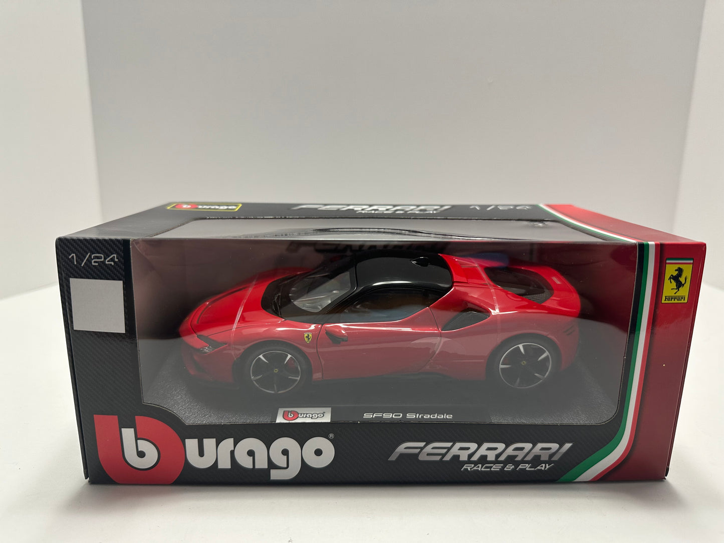 Bburago 1:24 FERRARI SF90 STRADALE RED DIECAST