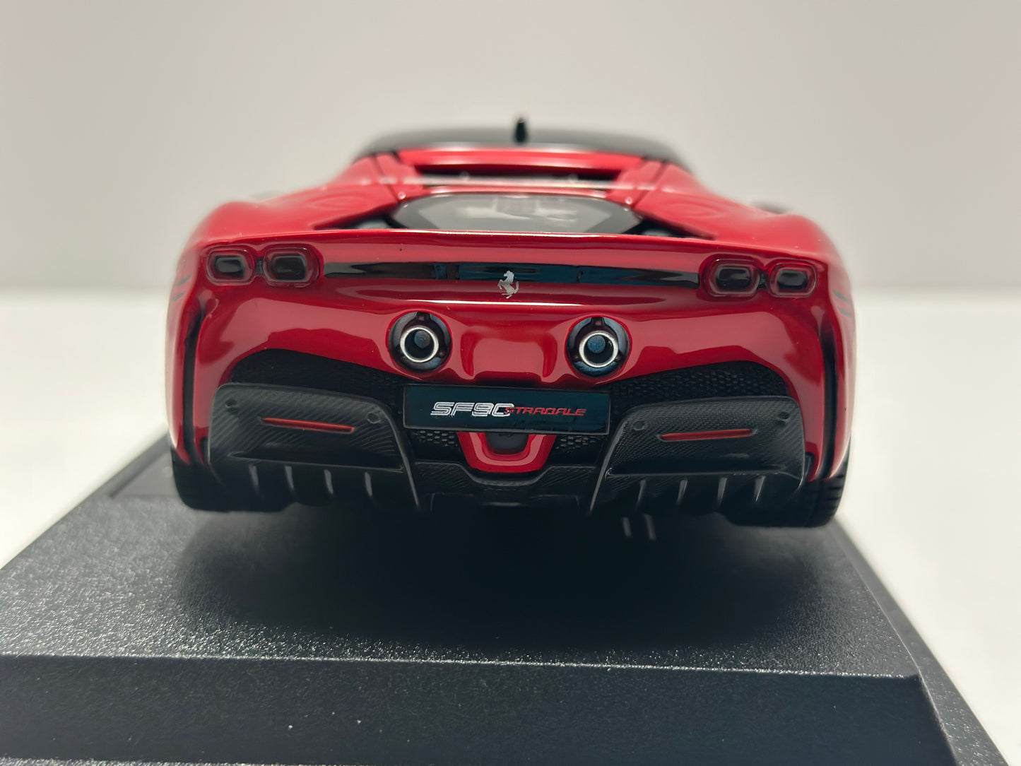 Bburago 1:24 FERRARI SF90 STRADALE RED DIECAST