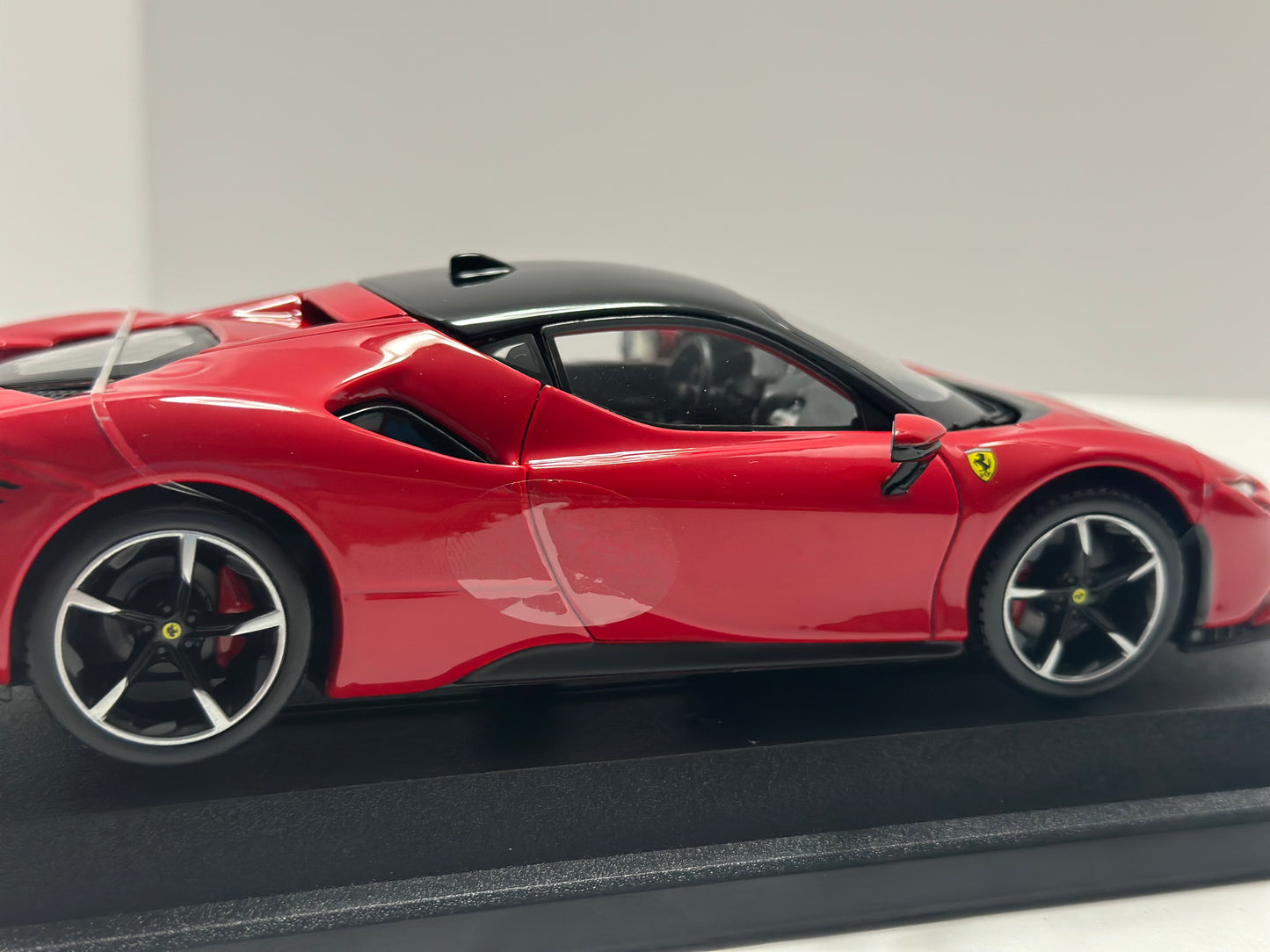 Bburago 1:24 FERRARI SF90 STRADALE RED DIECAST